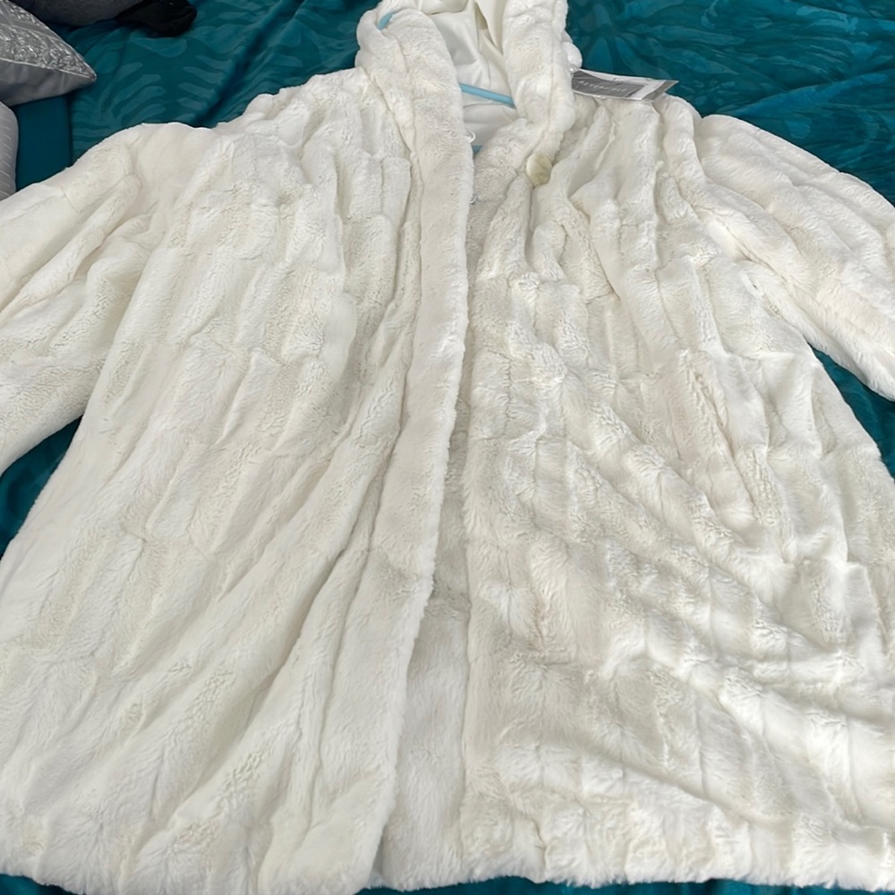 Dennis by Dennis Basso white coat